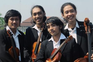 Musik klasik ternyata bisa tampil secara gembira, luwes, informal, jauh dari kesan kaku dan resmi [read more]