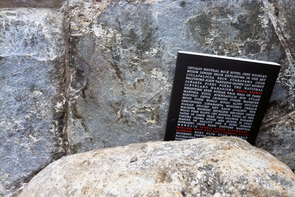<b>Tersedia di Kineruku</b> | Buku <i>Lokasi Tidak Ditemukan: Mencari Rock and Roll Sampai 15.000 Kilometer</i>